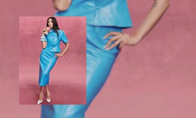 Dua Lipa con look azul ycalazado dessarrollado en Portugal en una campaña de Nespresso